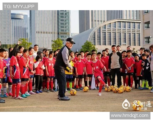 学生课上热议足球明星的风采与成就分享活动